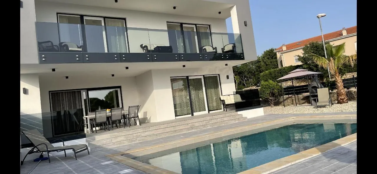 Villa Palma Pinezići
