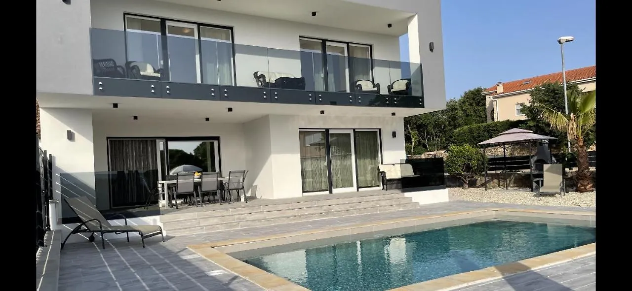 Villa Palma Pinezići Croácia