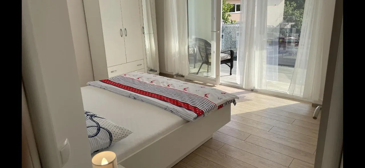 Villa Palma Pinezići 0*,  Croácia