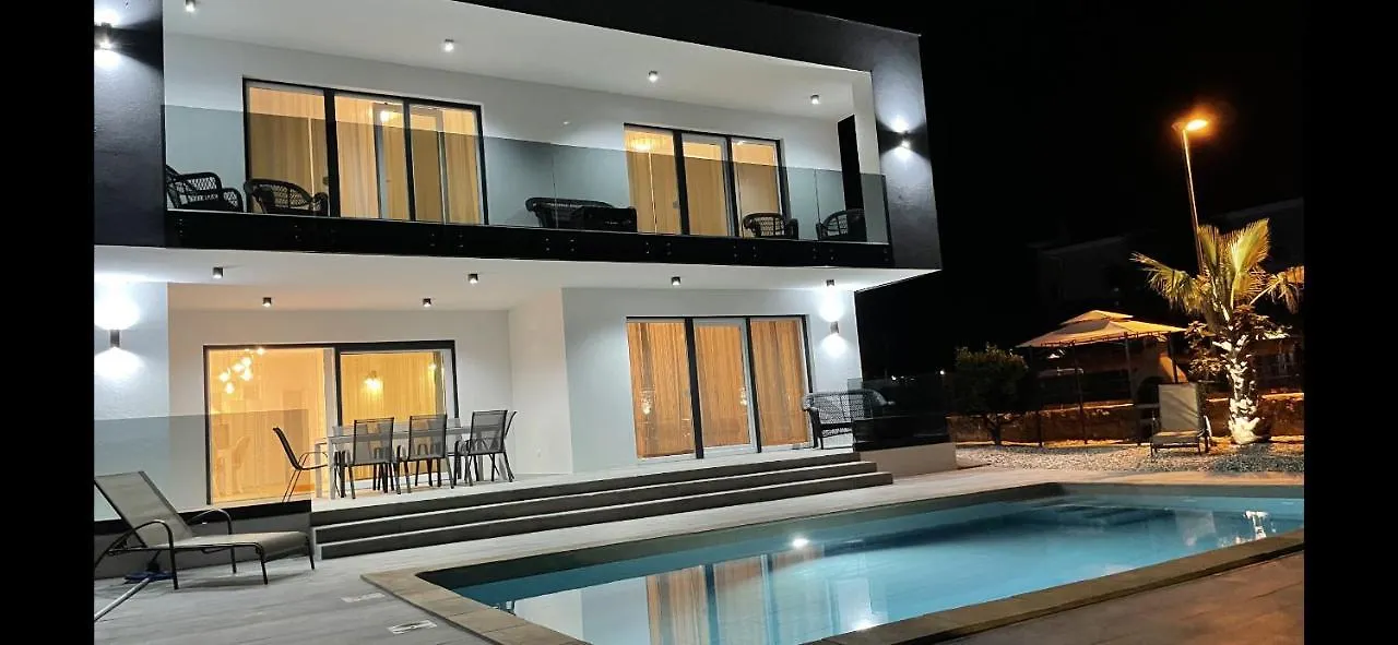 Villa Palma Pinezići Croácia