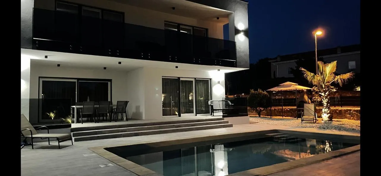 Villa Palma Pinezići 0*,  Κροατία